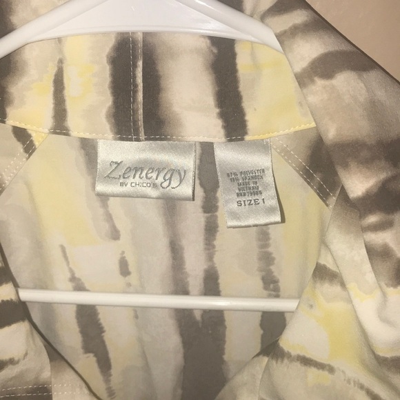 Zenergy Chico’s Animal Print Short Sleeve Jacket - Picture 4 of 8